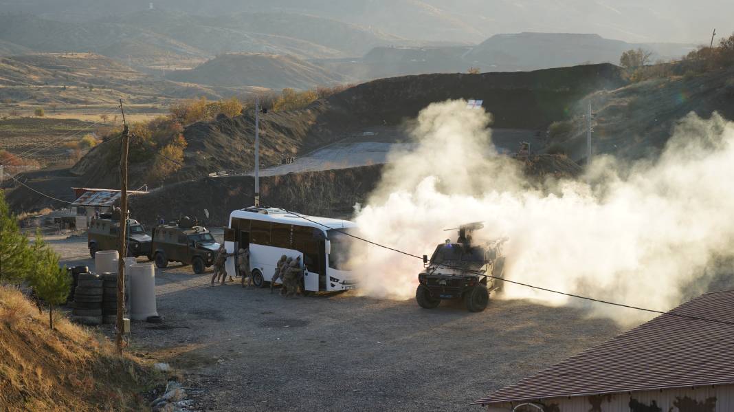 Şırnak Özel Harekat Polisinden Gerçek Mühimmatla Nefes Kesen Tatbikat 16